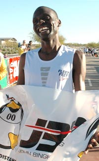 Daniel Cheruiyot winning the 2005 Arizona Distance Classic